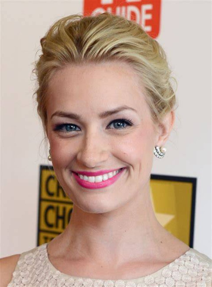 Beth Behrs Physical Traits Beth Behrs Physical Traits
